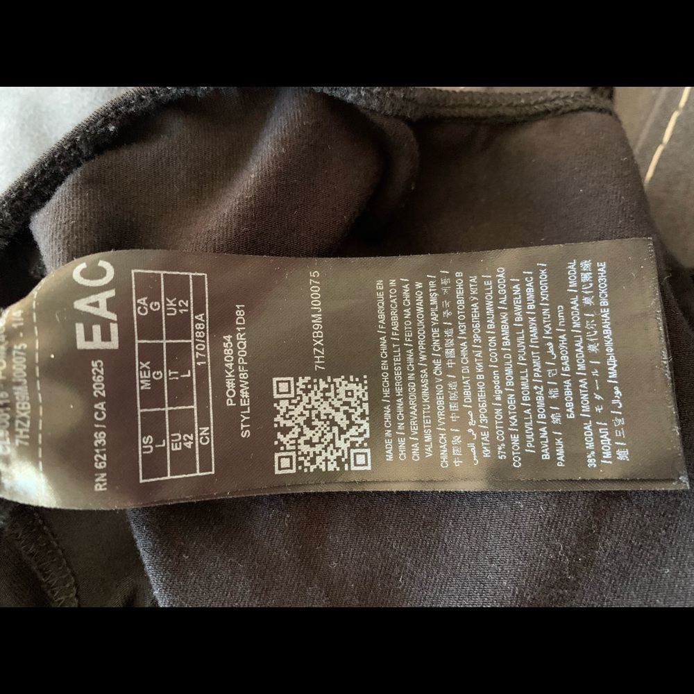 Guess logo bodysuit, size Large. - Picture 7 of 10
